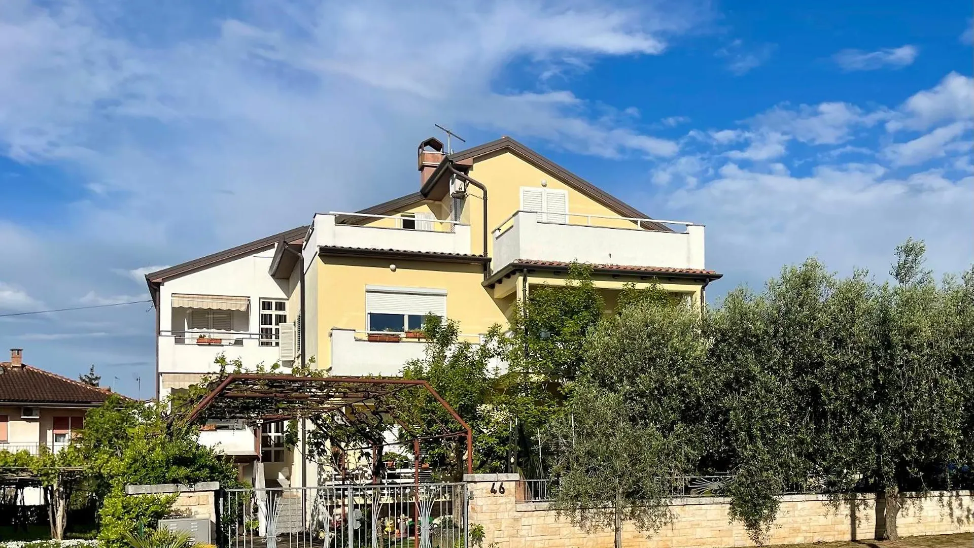Apartments Maria location
